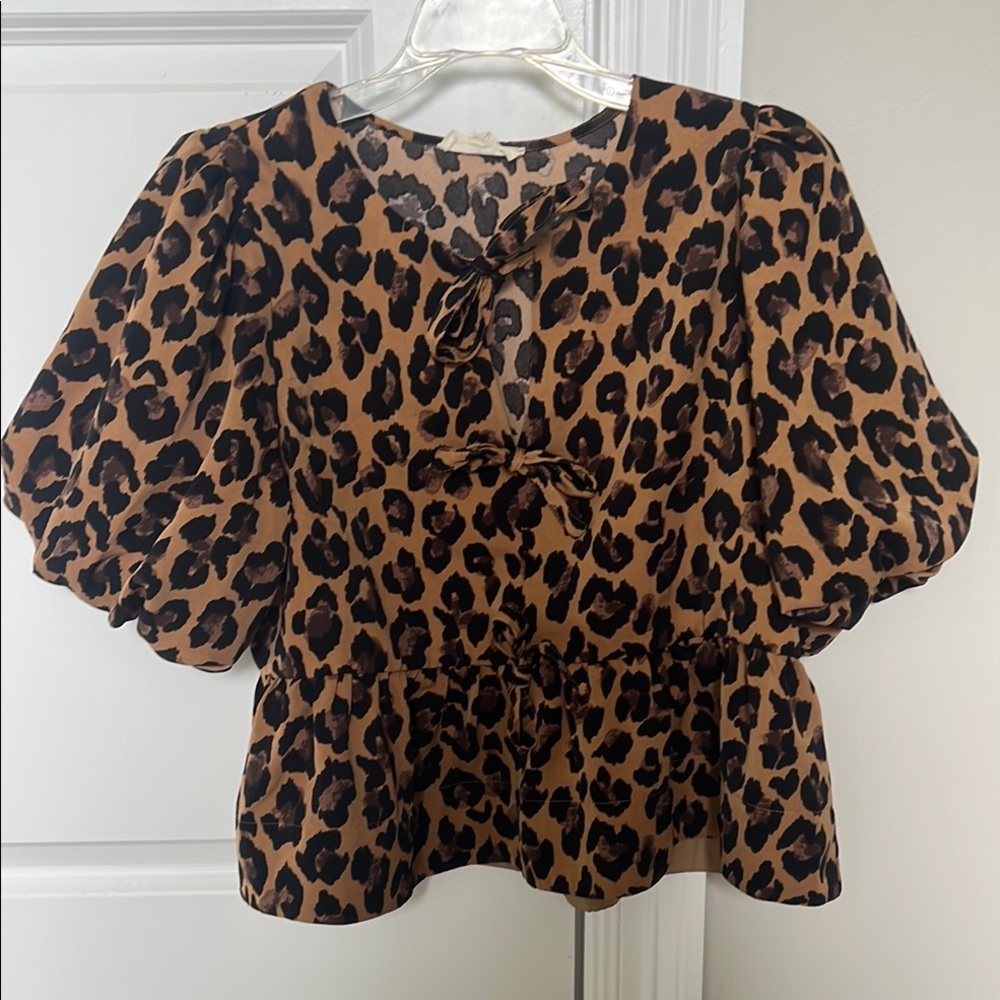 Leopard Print Puff Sleeve Blouse - Picture 2 of 3